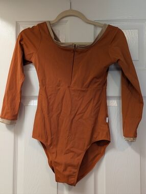 Class In Leotard Medium 3/4 sleeve half zip